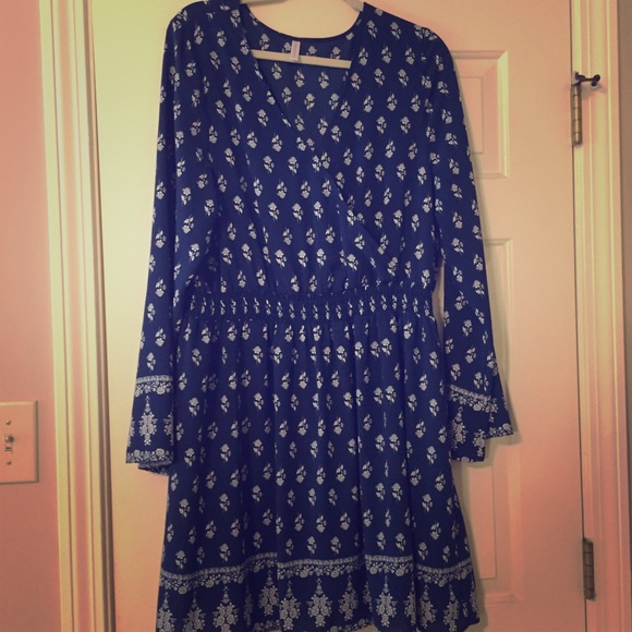 Xhilaration Dresses & Skirts - Navy Bell Sleeve Dress